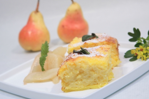 Polenta-Auflauf mit Vanilletraum-Guss und karamellisierten Birnen Header