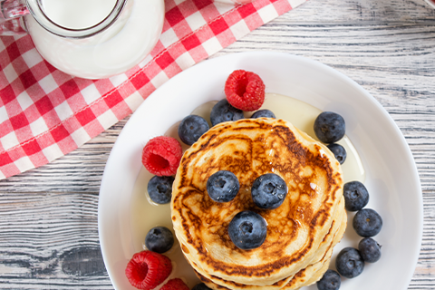 Topfen-Pancakes mit frischen Beeren