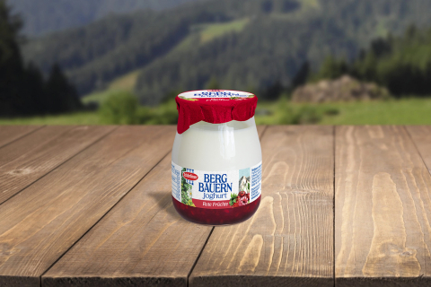 Bergbauern Joghurt auf Roten Früchten 150g_Header