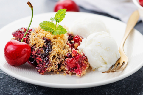 Kirsch-Crumble mit Vanilleeis_Header