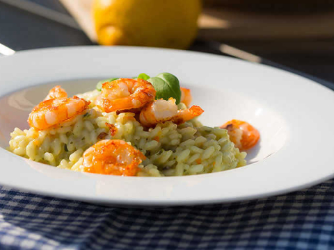 Zitronen Risotto mit gebratenen Garnelen