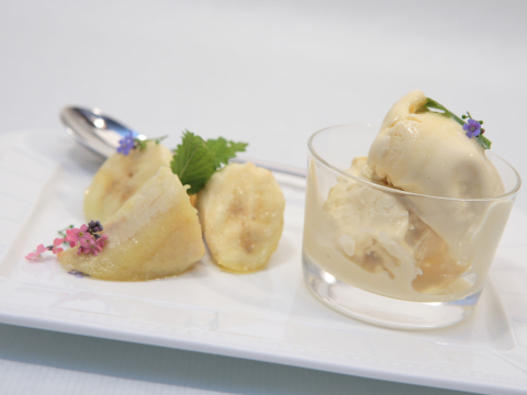 Bananentraum Melissen-Parfait mit gebratenen Bananen Teaser