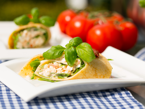 Landfrischkäse Tomaten-Rucola-Wraps