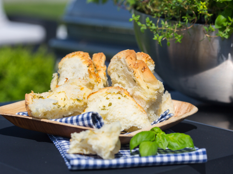 Kräuter-Käse-Zupfbrot