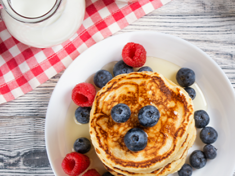 Topfen-Pancakes mit frischen Beeren