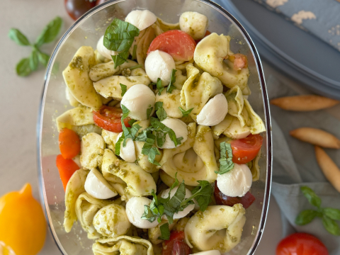 Tortellinisalat Caprese.jpeg